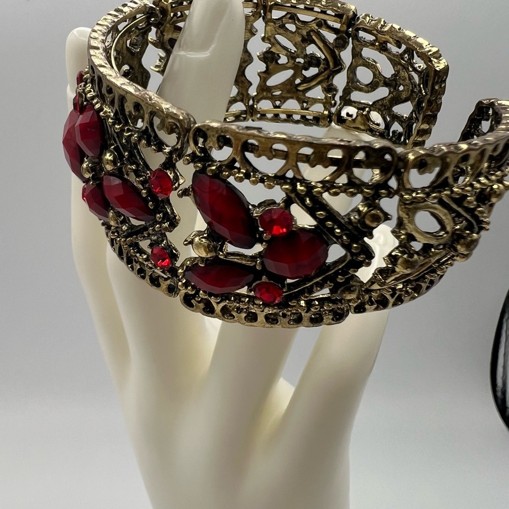 Vintage Red Rhinestones Brass  Elegant Filigree‎ Cuff Bracelet